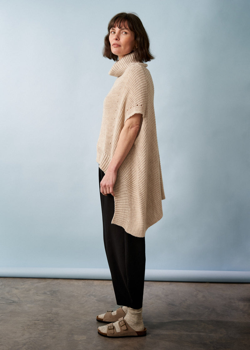 Oatmeal short sleeve round hem sweater