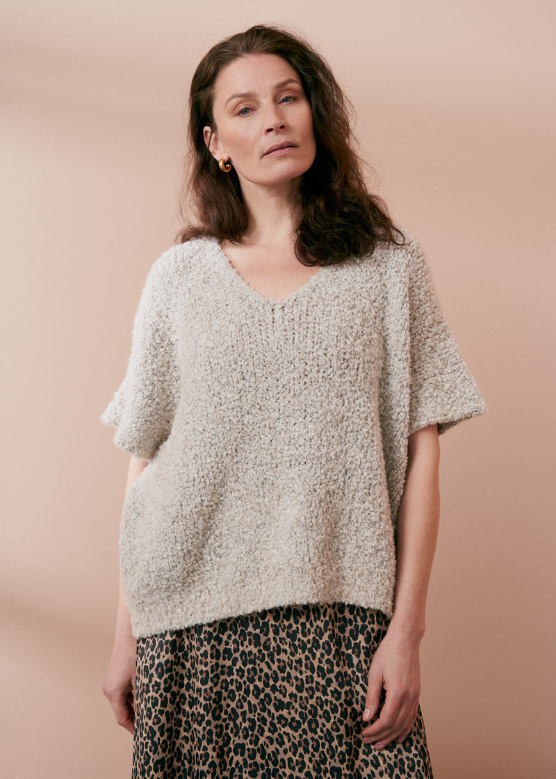 Short sleeve boucle sweater in off white