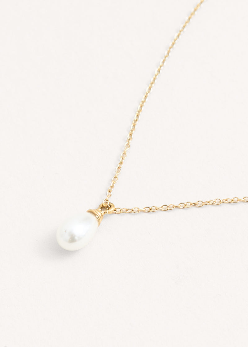 Gold chain necklace with pearl 