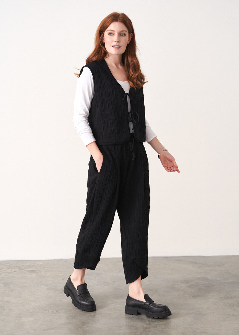 Textured black trousers with drawstring