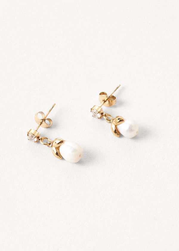 Pearl drop earrings